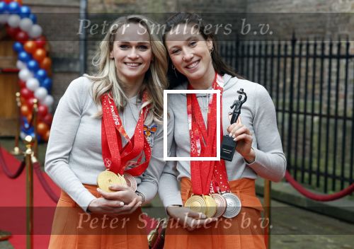 Den Haag 22 februari 2022
De nederlandse medaille winnaars zijn te gast van Premier Mark Rutte voor een lunch in de ridderzaal.
Aanwezig oa Irene Schouten Suzanne Schulting Ireen Wust Thomas Krol Antoinette de Jong Marijke Groenewoud Selma Poutsma Yara v kerkhof Xandra Velzeboer Kimberley Bos Patrick Roest en Kjeld Nuis