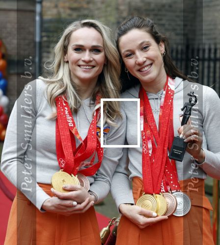 Den Haag 22 februari 2022
De nederlandse medaille winnaars zijn te gast van Premier Mark Rutte voor een lunch in de ridderzaal.
Aanwezig oa Irene Schouten Suzanne Schulting Ireen Wust Thomas Krol Antoinette de Jong Marijke Groenewoud Selma Poutsma Yara v kerkhof Xandra Velzeboer Kimberley Bos Patrick Roest en Kjeld Nuis