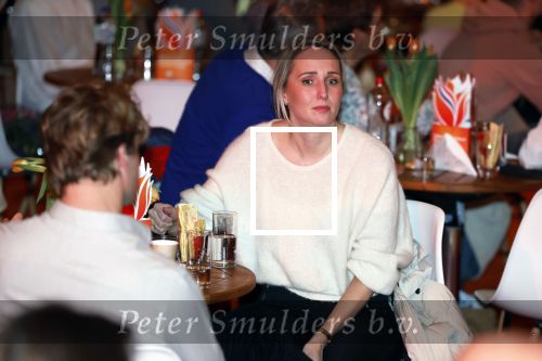 Schiphol 21 februari 2022
De olympische sporters en medaille winnaars komen terug uit Peking en worden gehuldigd in het Hilton Hotel. Zus Irene Schouten