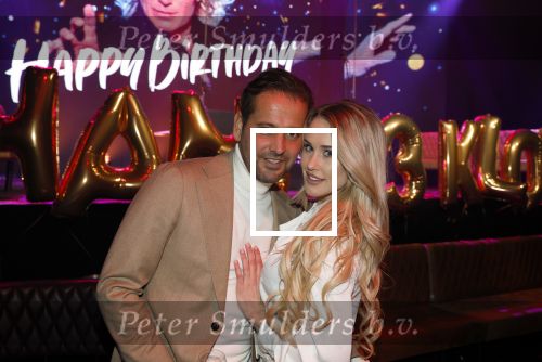 Amsterdam 22 februari 2022
Hans Klok viert zijn 53e verjaardag in the Harbour Club. Later op de avond vraagt hij zijn partner Dann v Ling ten huwelijk. Joost Verhoeven met partner Bo Yael
