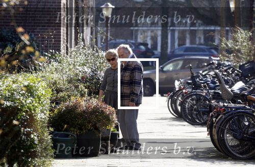 Amsterdam 1 maart 2022
Jules en Puck Croiset voor hun huis in Amsterdam zuid.