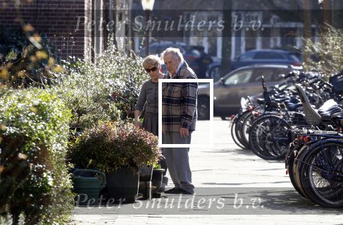 Amsterdam 1 maart 2022
Jules en Puck Croiset voor hun huis in Amsterdam zuid.