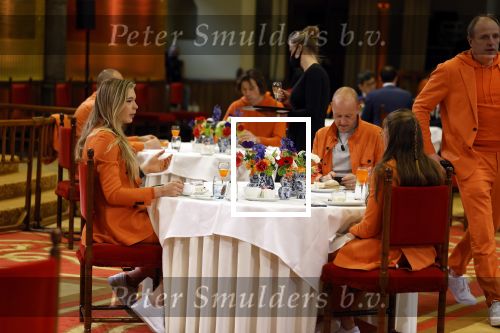 Den Haag 22 februari 2022
De nederlandse medaille winnaars zijn te gast van Premier Mark Rutte voor een lunch in de ridderzaal.
Aanwezig oa Irene Schouten Suzanne Schulting Ireen Wust Thomas Krol Antoinette de Jong Marijke Groenewoud Selma Poutsma Yara v kerkhof Xandra Velzeboer Kimberley Bos Patrick Roest en Kjeld Nuis