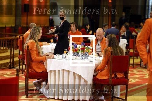 Den Haag 22 februari 2022
De nederlandse medaille winnaars zijn te gast van Premier Mark Rutte voor een lunch in de ridderzaal.
Aanwezig oa Irene Schouten Suzanne Schulting Ireen Wust Thomas Krol Antoinette de Jong Marijke Groenewoud Selma Poutsma Yara v kerkhof Xandra Velzeboer Kimberley Bos Patrick Roest en Kjeld Nuis