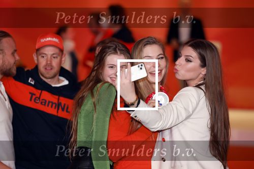 Schiphol 21 februari 2022
De olympische sporters en medaille winnaars komen terug uit Peking en worden gehuldigd in het Hilton Hotel. Jutta v Leerdam en vriendinnen