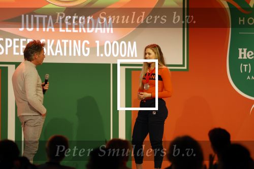 Schiphol 21 februari 2022
De olympische sporters en medaille winnaars komen terug uit Peking en worden gehuldigd in het Hilton Hotel. Jutta v leerdam met vader