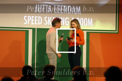 Schiphol 21 februari 2022
De olympische sporters en medaille winnaars komen terug uit Peking en worden gehuldigd in het Hilton Hotel. Jutta v leerdam met vader