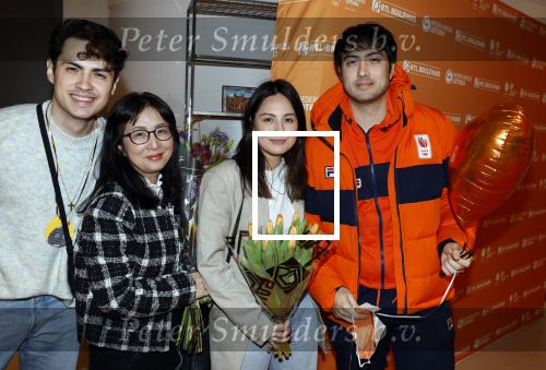 Schiphol 21 februari 2022
De olympische sporters en medaille winnaars komen terug uit Peking en worden gehuldigd in het Hilton Hotel. Kaj Verbij met vriendin en familie