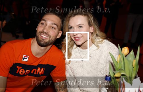 Schiphol 21 februari 2022
De olympische sporters en medaille winnaars komen terug uit Peking en worden gehuldigd in het Hilton Hotel. Kjeld Nuis met zijn vriendin Joy Beune