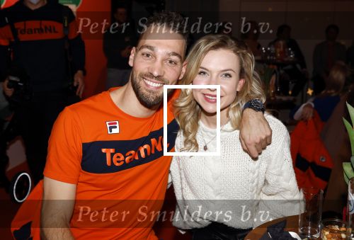 Schiphol 21 februari 2022
De olympische sporters en medaille winnaars komen terug uit Peking en worden gehuldigd in het Hilton Hotel. Kjeld Nuis met zijn vriendin Joy Beune