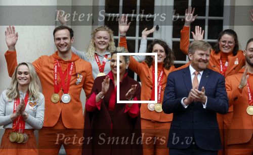 Den Haag 22 februari 2022
De nederlandse medaille winnaars zijn te gast bij Koning Willem Alexander en Koningin Maxima op paleis Noordeinde. Aanwezig oa Irene Schouten Suzanne Schulting Ireen Wust Thomas Krol Antoinette de Jong Marijke Groenewoud Selma Poutsma Yara v kerkhof Xandra Velzeboer Kimberley Bos Patrick Roest en Kjeld Nuis