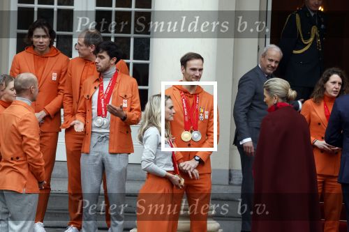 Den Haag 22 februari 2022
De nederlandse medaille winnaars zijn te gast bij Koning Willem Alexander en Koningin Maxima op paleis Noordeinde. Aanwezig oa Irene Schouten Suzanne Schulting Ireen Wust Thomas Krol Antoinette de Jong Marijke Groenewoud Selma Poutsma Yara v kerkhof Xandra Velzeboer Kimberley Bos Patrick Roest en Kjeld Nuis