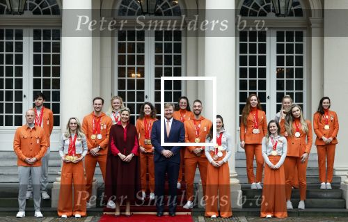 Den Haag 22 februari 2022
De nederlandse medaille winnaars zijn te gast bij Koning Willem Alexander en Koningin Maxima op paleis Noordeinde. Aanwezig oa Irene Schouten Suzanne Schulting Ireen Wust Thomas Krol Antoinette de Jong Marijke Groenewoud Selma Poutsma Yara v kerkhof Xandra Velzeboer Kimberley Bos Patrick Roest en Kjeld Nuis