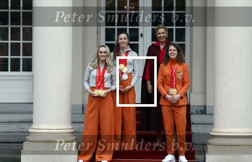 Den Haag 22 februari 2022
De nederlandse medaille winnaars zijn te gast bij Koning Willem Alexander en Koningin Maxima op paleis Noordeinde. Aanwezig oa Irene Schouten Suzanne Schulting Ireen Wust Thomas Krol Antoinette de Jong Marijke Groenewoud Selma Poutsma Yara v kerkhof Xandra Velzeboer Kimberley Bos Patrick Roest en Kjeld Nuis