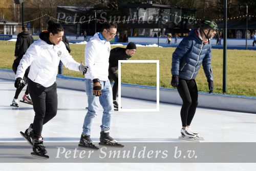 Amsterdam 28 februari 2022
Presentaie Hollandse 100 van Lymphe & Co op de jaap Eden baan.
Aanwezig oa Prins Bernhard jr Prinses Annette Simon Keizer Monique des Bouvrie zoon Jan des Bouvrie Benjamin Aslan Nino Wilkes Marichelle de Jong en David v d Noord.