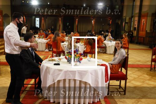 Den Haag 22 februari 2022
De nederlandse medaille winnaars zijn te gast van Premier Mark Rutte voor een lunch in de ridderzaal.
Aanwezig oa Irene Schouten Suzanne Schulting Ireen Wust Thomas Krol Antoinette de Jong Marijke Groenewoud Selma Poutsma Yara v kerkhof Xandra Velzeboer Kimberley Bos Patrick Roest en Kjeld Nuis