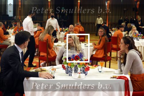 Den Haag 22 februari 2022
De nederlandse medaille winnaars zijn te gast van Premier Mark Rutte voor een lunch in de ridderzaal.
Aanwezig oa Irene Schouten Suzanne Schulting Ireen Wust Thomas Krol Antoinette de Jong Marijke Groenewoud Selma Poutsma Yara v kerkhof Xandra Velzeboer Kimberley Bos Patrick Roest en Kjeld Nuis