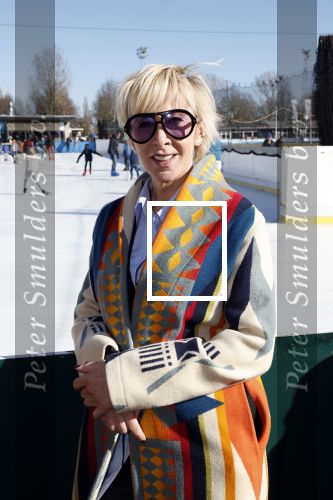 Amsterdam 28 februari 2022
Presentatie Hollandse 100 van Lymphe & Co op de jaap Eden baan.
Aanwezig oa Prins Bernhard jr Prinses Annette Simon Keizer Monique des Bouvrie zoon Jan des Bouvrie Benjamin Aslan Nino Wilkes Marichelle de Jong en David v d Noord. Monique en Jan des Bouvrie
