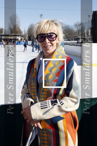 Amsterdam 28 februari 2022
Presentatie Hollandse 100 van Lymphe & Co op de jaap Eden baan.
Aanwezig oa Prins Bernhard jr Prinses Annette Simon Keizer Monique des Bouvrie zoon Jan des Bouvrie Benjamin Aslan Nino Wilkes Marichelle de Jong en David v d Noord. Monique en Jan des Bouvrie