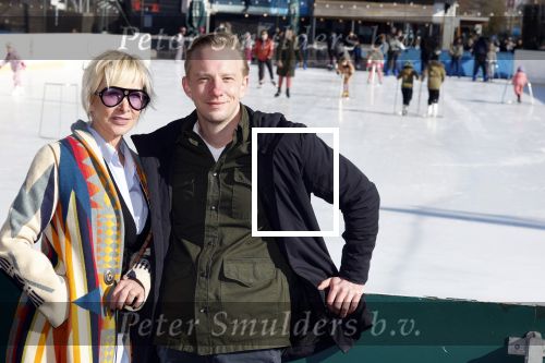 Amsterdam 28 februari 2022
Presentatie Hollandse 100 van Lymphe & Co op de jaap Eden baan.
Aanwezig oa Prins Bernhard jr Prinses Annette Simon Keizer Monique des Bouvrie zoon Jan des Bouvrie Benjamin Aslan Nino Wilkes Marichelle de Jong en David v d Noord. Monique en Jan des Bouvrie