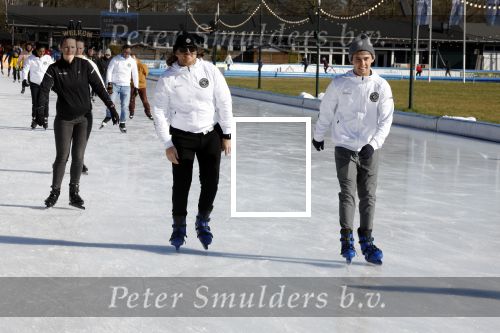 Amsterdam 28 februari 2022
Presentaie Hollandse 100 van Lymphe & Co op de jaap Eden baan.
Aanwezig oa Prins Bernhard jr Prinses Annette Simon Keizer Monique des Bouvrie zoon Jan des Bouvrie Benjamin Aslan Nino Wilkes Marichelle de Jong en David v d Noord.