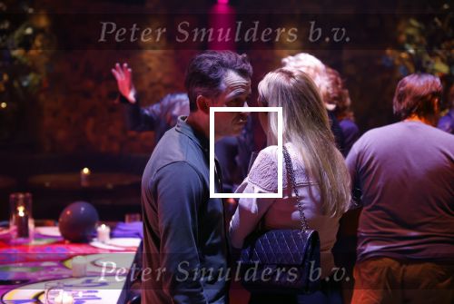 Amsterdam 22 februari 2022
Hans Klok viert zijn 53e verjaardag in the Harbour Club. Later op de avond vraagt hij zijn partner Dann v Ling ten huwelijk. Pepijn Padberg met een kennis