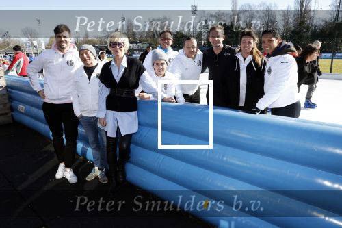 Amsterdam 28 februari 2022
Presentaie Hollandse 100 van Lymphe & Co op de jaap Eden baan.
Aanwezig oa Prins Bernhard jr Prinses Annette Simon Keizer Monique des Bouvrie zoon Jan des Bouvrie Benjamin Aslan Nino Wilkes Marichelle de Jong en David v d Noord.