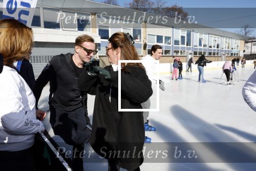 Amsterdam 28 februari 2022
Presentaie Hollandse 100 van Lymphe & Co op de jaap Eden baan.
Aanwezig oa Prins Bernhard jr Prinses Annette Simon Keizer Monique des Bouvrie zoon Jan des Bouvrie Benjamin Aslan Nino Wilkes Marichelle de Jong en David v d Noord.