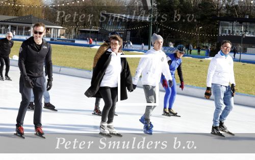Amsterdam 28 februari 2022
Presentaie Hollandse 100 van Lymphe & Co op de jaap Eden baan.
Aanwezig oa Prins Bernhard jr Prinses Annette Simon Keizer Monique des Bouvrie zoon Jan des Bouvrie Benjamin Aslan Nino Wilkes Marichelle de Jong en David v d Noord.