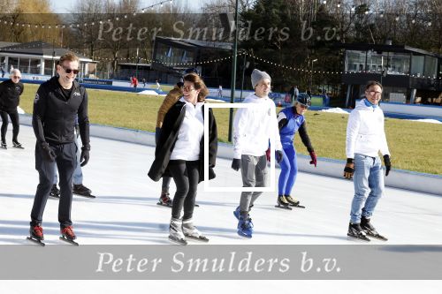 Amsterdam 28 februari 2022
Presentaie Hollandse 100 van Lymphe & Co op de jaap Eden baan.
Aanwezig oa Prins Bernhard jr Prinses Annette Simon Keizer Monique des Bouvrie zoon Jan des Bouvrie Benjamin Aslan Nino Wilkes Marichelle de Jong en David v d Noord.