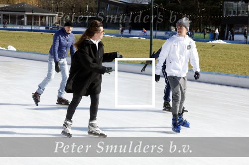 Amsterdam 28 februari 2022
Presentaie Hollandse 100 van Lymphe & Co op de jaap Eden baan.
Aanwezig oa Prins Bernhard jr Prinses Annette Simon Keizer Monique des Bouvrie zoon Jan des Bouvrie Benjamin Aslan Nino Wilkes Marichelle de Jong en David v d Noord.