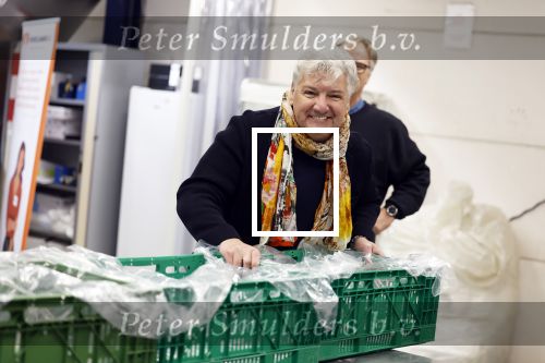 Wateringen 17 februari 2022
Rene Froger krijgt cheque van Douwe Egberts voor de voedselbank.