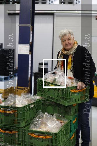 Wateringen 17 februari 2022
Rene Froger krijgt cheque van Douwe Egberts voor de voedselbank.
