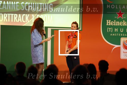 Schiphol 21 februari 2022
De olympische sporters en medaille winnaars komen terug uit Peking en worden gehuldigd in het Hilton Hotel. Suzanne Schulting met moeder