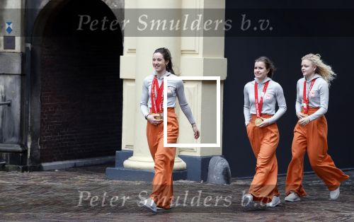 Den Haag 22 februari 2022
De nederlandse medaille winnaars zijn te gast van Premier Mark Rutte voor een lunch in de ridderzaal.
Aanwezig oa Irene Schouten Suzanne Schulting Ireen Wust Thomas Krol Antoinette de Jong Marijke Groenewoud Selma Poutsma Yara v kerkhof Xandra Velzeboer Kimberley Bos Patrick Roest en Kjeld Nuis