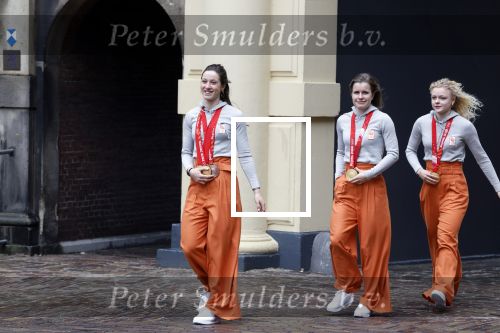 Den Haag 22 februari 2022
De nederlandse medaille winnaars zijn te gast van Premier Mark Rutte voor een lunch in de ridderzaal.
Aanwezig oa Irene Schouten Suzanne Schulting Ireen Wust Thomas Krol Antoinette de Jong Marijke Groenewoud Selma Poutsma Yara v kerkhof Xandra Velzeboer Kimberley Bos Patrick Roest en Kjeld Nuis