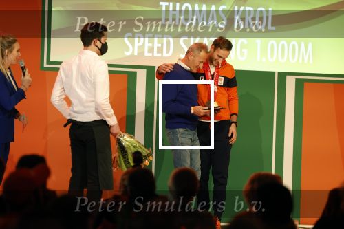 Schiphol 21 februari 2022
De olympische sporters en medaille winnaars komen terug uit Peking en worden gehuldigd in het Hilton Hotel. Thomas Krol met zijn vader