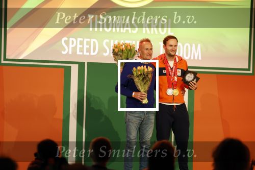 Schiphol 21 februari 2022
De olympische sporters en medaille winnaars komen terug uit Peking en worden gehuldigd in het Hilton Hotel. Thomas Krol met zijn vader