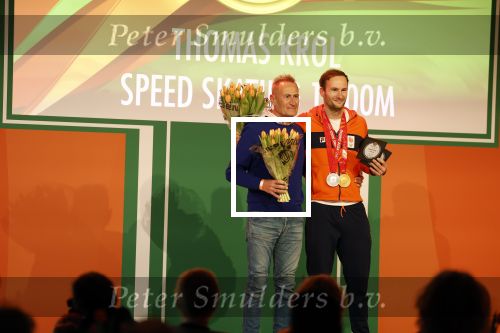 Schiphol 21 februari 2022
De olympische sporters en medaille winnaars komen terug uit Peking en worden gehuldigd in het Hilton Hotel. Thomas Krol met zijn vader