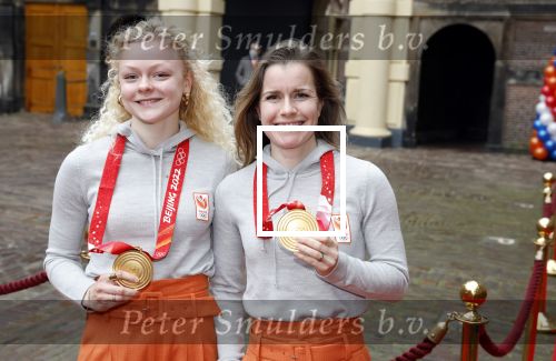 Den Haag 22 februari 2022
De nederlandse medaille winnaars zijn te gast van Premier Mark Rutte voor een lunch in de ridderzaal.
Aanwezig oa Irene Schouten Suzanne Schulting Ireen Wust Thomas Krol Antoinette de Jong Marijke Groenewoud Selma Poutsma Yara v kerkhof Xandra Velzeboer Kimberley Bos Patrick Roest en Kjeld Nuis