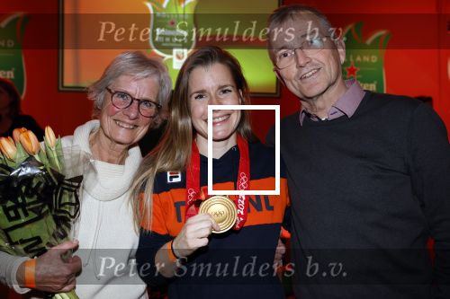 Schiphol 21 februari 2022
De olympische sporters en medaille winnaars komen terug uit Peking en worden gehuldigd in het Hilton Hotel. Yara v Kerkhof met ouders