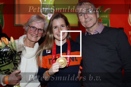 Schiphol 21 februari 2022
De olympische sporters en medaille winnaars komen terug uit Peking en worden gehuldigd in het Hilton Hotel. Yara v Kerkhof met ouders