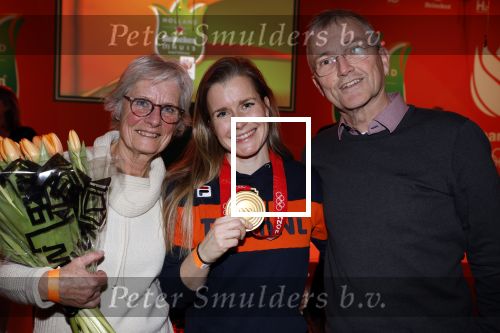 Schiphol 21 februari 2022
De olympische sporters en medaille winnaars komen terug uit Peking en worden gehuldigd in het Hilton Hotel. Yara v Kerkhof met ouders