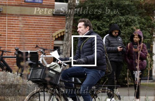 Amsterdam 8 maart 2023
Jacob Derwig leert zijn teksten terwijl hij door Amsterdam zuid fietst