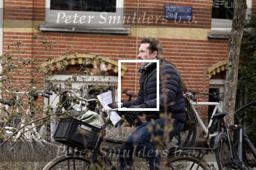 Amsterdam 8 maart 2023
Jacob Derwig leert zijn teksten terwijl hij door Amsterdam zuid fietst