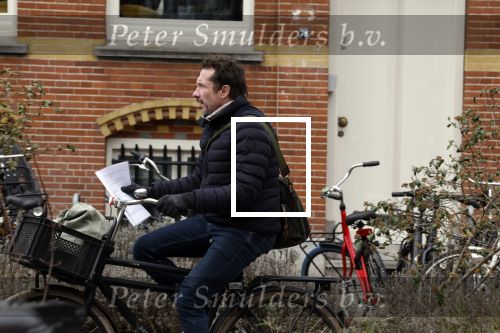 Amsterdam 8 maart 2023
Jacob Derwig leert zijn teksten terwijl hij door Amsterdam zuid fietst