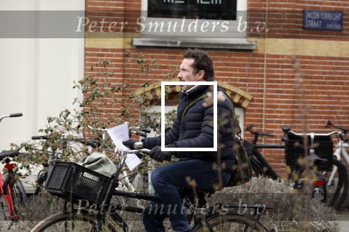 Amsterdam 8 maart 2023
Jacob Derwig leert zijn teksten terwijl hij door Amsterdam zuid fietst