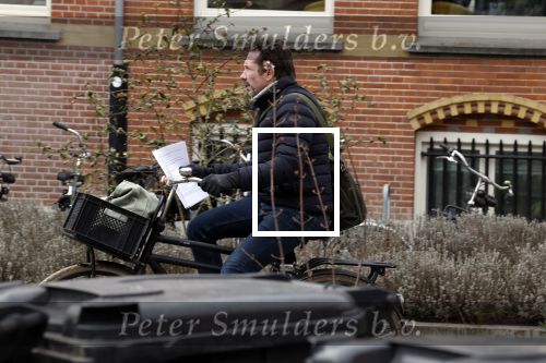 Amsterdam 8 maart 2023
Jacob Derwig leert zijn teksten terwijl hij door Amsterdam zuid fietst