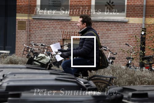 Amsterdam 8 maart 2023
Jacob Derwig leert zijn teksten terwijl hij door Amsterdam zuid fietst