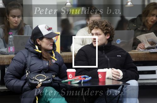 Amsterdam 8 maart 2023
Soy Kroon en Tina de Bruin op terras in Amsterdam zuid